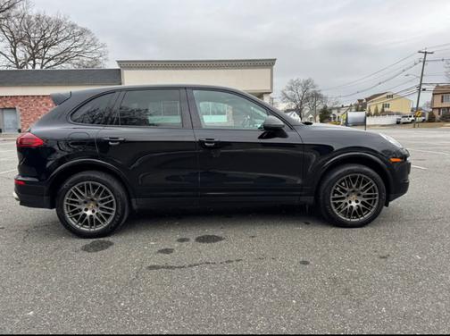 2017 Porsche Cayenne Platinum Edition