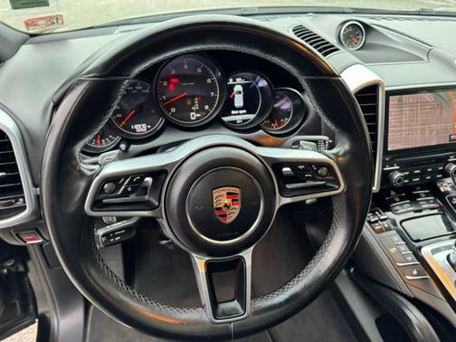 2017 Porsche Cayenne Platinum Edition