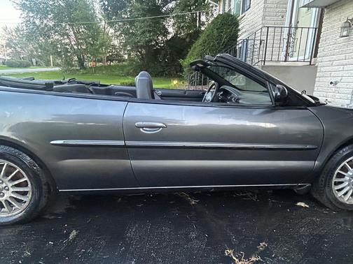 Gray 2005 Chrysler Sebring Touring