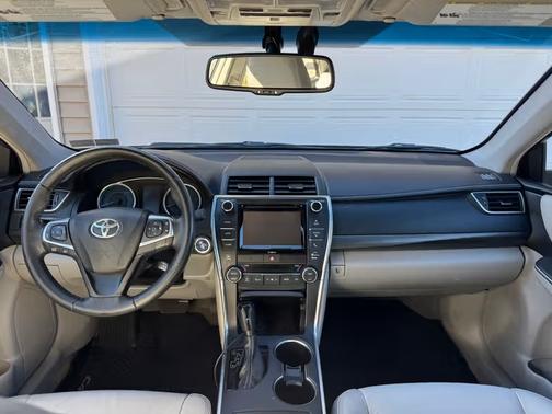 2017 Toyota Camry Hybrid XLE