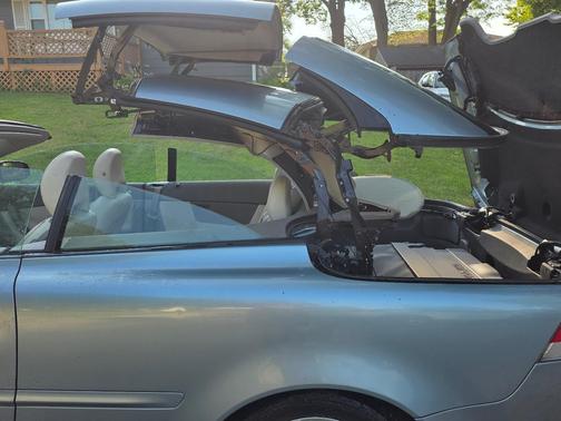Blue 2008 Volvo C70 T5