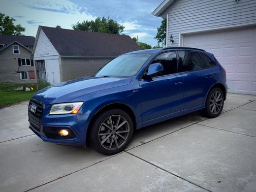 Blue 2016 Audi SQ5 3.0T Premium Plus