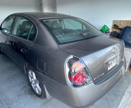 Gray 2002 Nissan Altima 3.5 SE