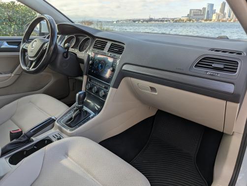 2018 Volkswagen Golf TSI SE