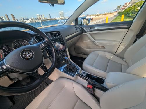 2018 Volkswagen Golf TSI SE