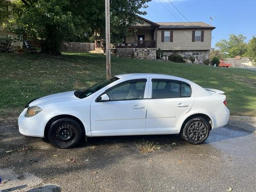 White 2010 Chevrolet Cobalt LT
