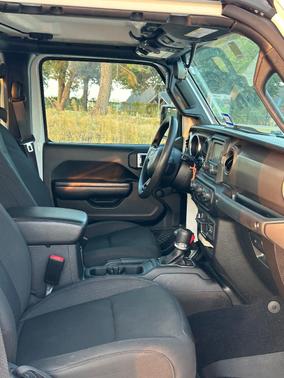 White 2021 Jeep Gladiator Sport