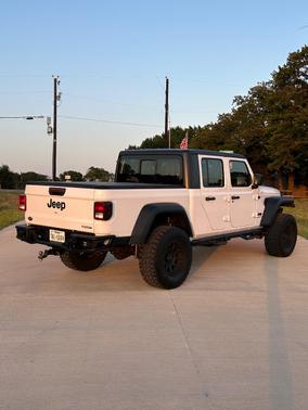 White 2021 Jeep Gladiator Sport