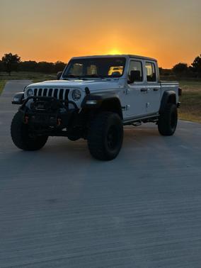 White 2021 Jeep Gladiator Sport