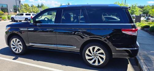 Black 2024 Lincoln Navigator Reserve