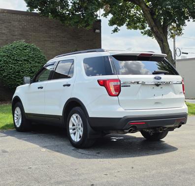 White 2016 Ford Explorer Base