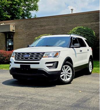 White 2016 Ford Explorer Base