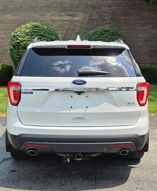 White 2016 Ford Explorer Base