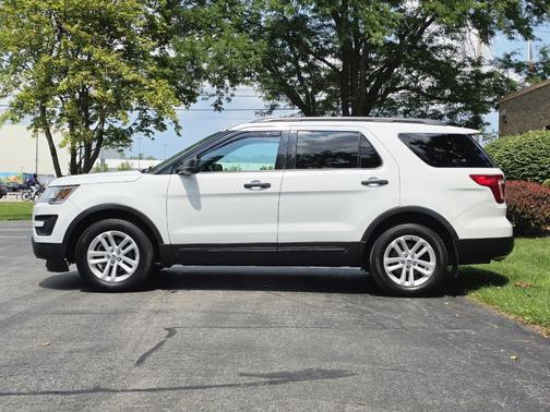 White 2016 Ford Explorer Base
