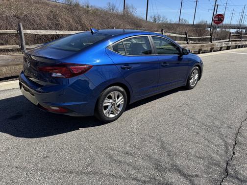 2019 Hyundai ELANTRA SEL