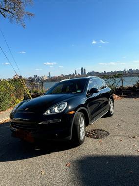 2014 Porsche Cayenne Cayenne Platinum Edition