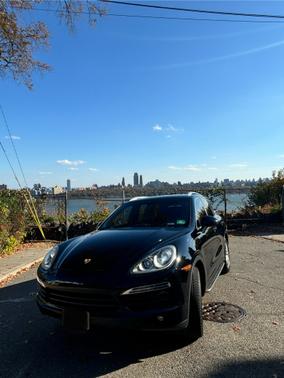 2014 Porsche Cayenne Cayenne Platinum Edition