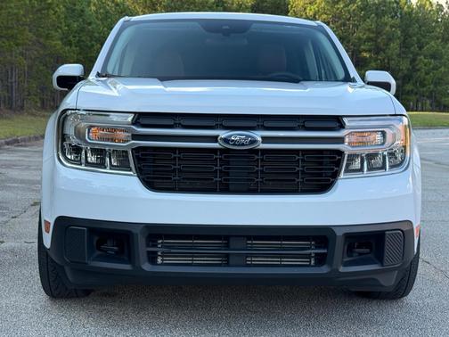 White 2023 Ford Maverick Lariat