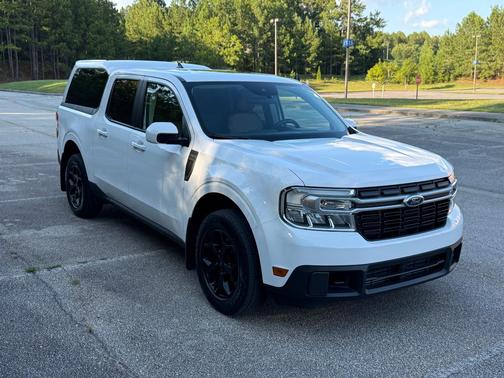 White 2023 Ford Maverick Lariat