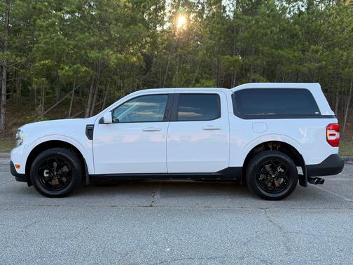 White 2023 Ford Maverick Lariat