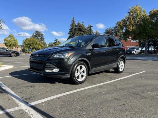 Black 2015 Ford Escape SE