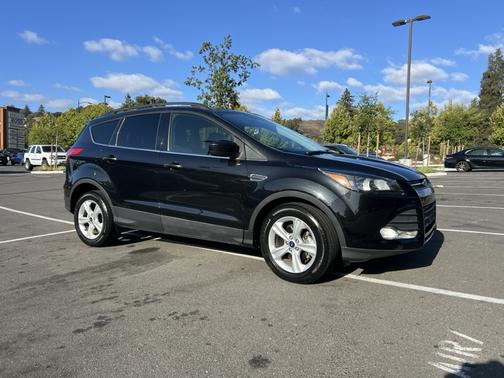 Black 2015 Ford Escape SE