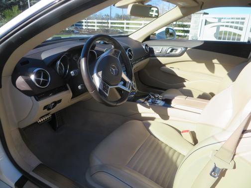 Photo 5 of 8 of 2015 Mercedes-Benz SL-Class SL 400