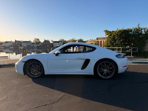 White 2019 Porsche 718 Cayman 718 Cayman