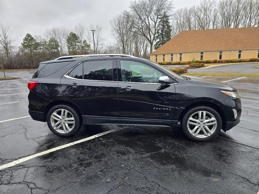Black 2020 Chevrolet Equinox Premier w/2LZ