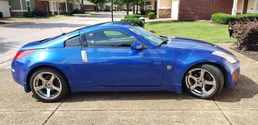 Blue 2005 Nissan 350Z Enthusiast