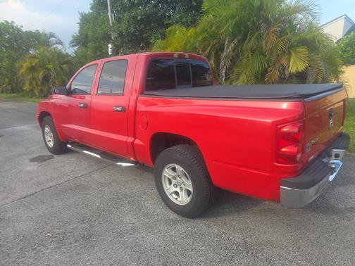 Red 2007 Dodge Dakota SLT Quad Cab