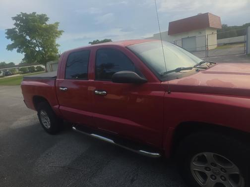Red 2007 Dodge Dakota SLT Quad Cab