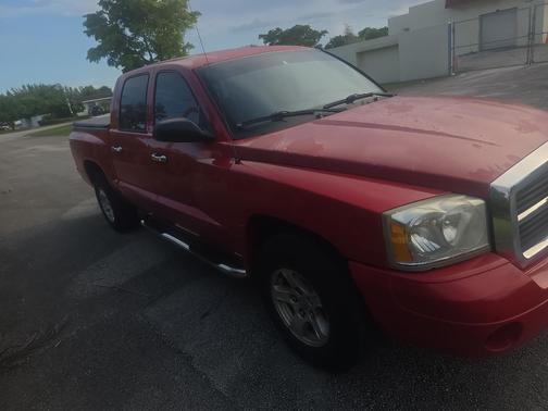 Red 2007 Dodge Dakota SLT Quad Cab