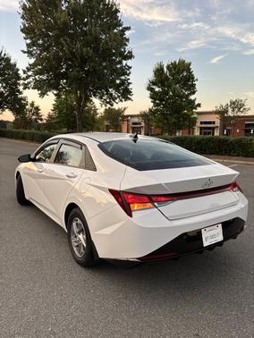 White 2025 Hyundai ELANTRA SE