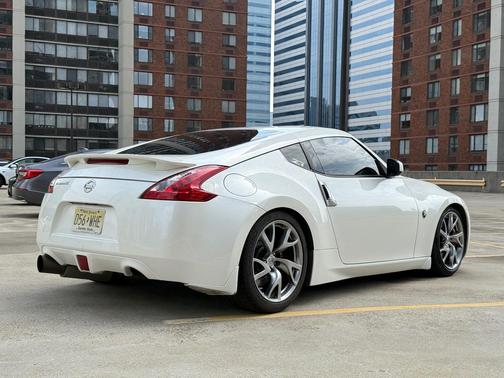 White 2014 Nissan 370Z Base