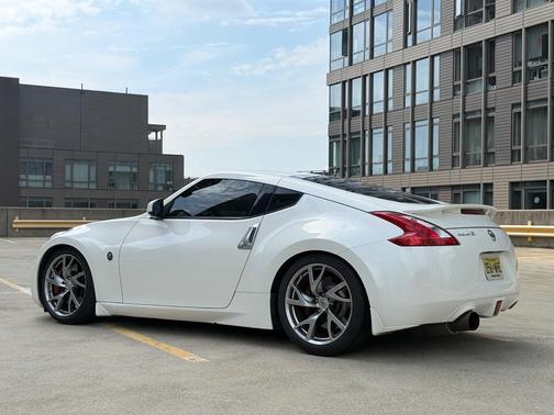 White 2014 Nissan 370Z Base