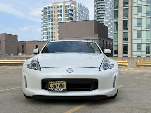 White 2014 Nissan 370Z Base