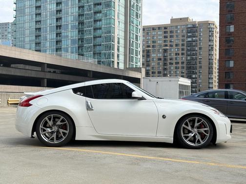White 2014 Nissan 370Z Base