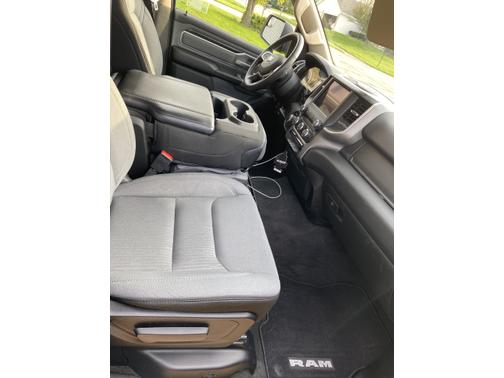 Photo 4 of 16 of 2020 RAM 1500 Big Horn/Lone Star