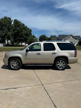 Gold 2013 GMC Yukon Denali