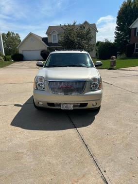 Gold 2013 GMC Yukon Denali