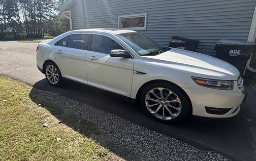 2015 Ford Taurus Limited