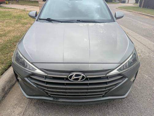 2019 Hyundai ELANTRA SE