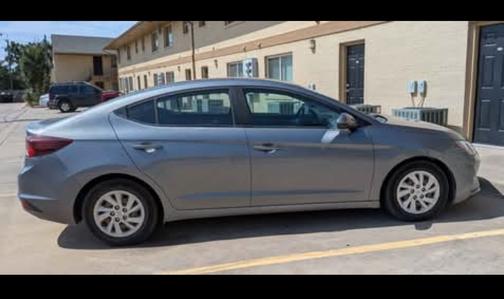 2019 Hyundai ELANTRA SE