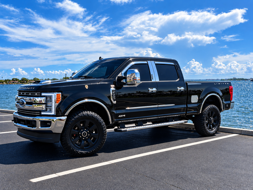 Black 2019 Ford F-250 Lariat