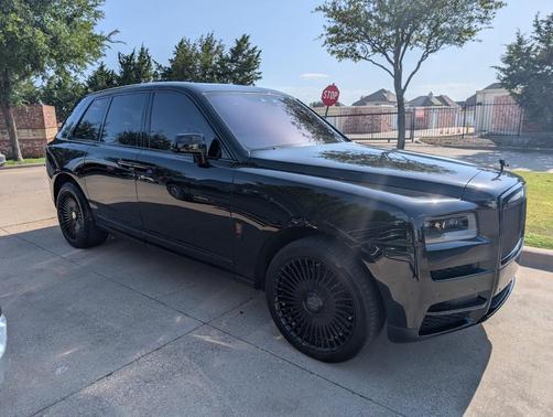 Black 2022 Rolls-Royce Cullinan Base