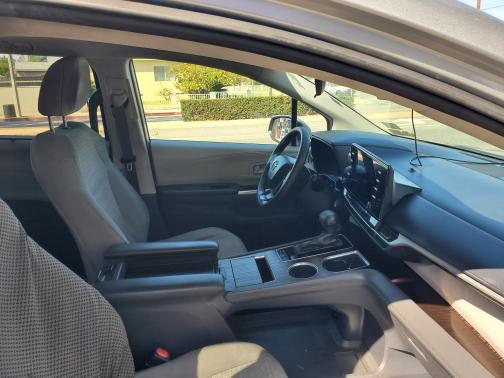 2021 Toyota Sienna LE 8 Passenger