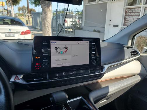 2021 Toyota Sienna LE 8 Passenger