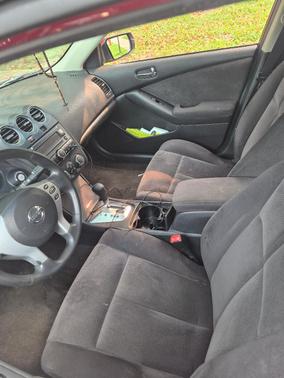 Red 2009 Nissan Altima 2.5 S