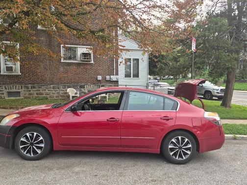 Red 2009 Nissan Altima 2.5 S